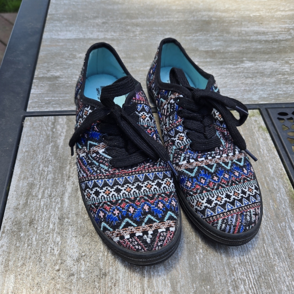 Pattern sneakers